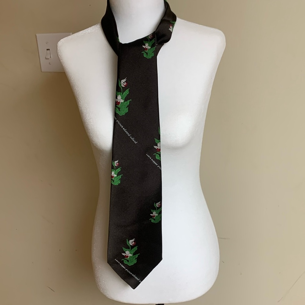 PEI vintage tie